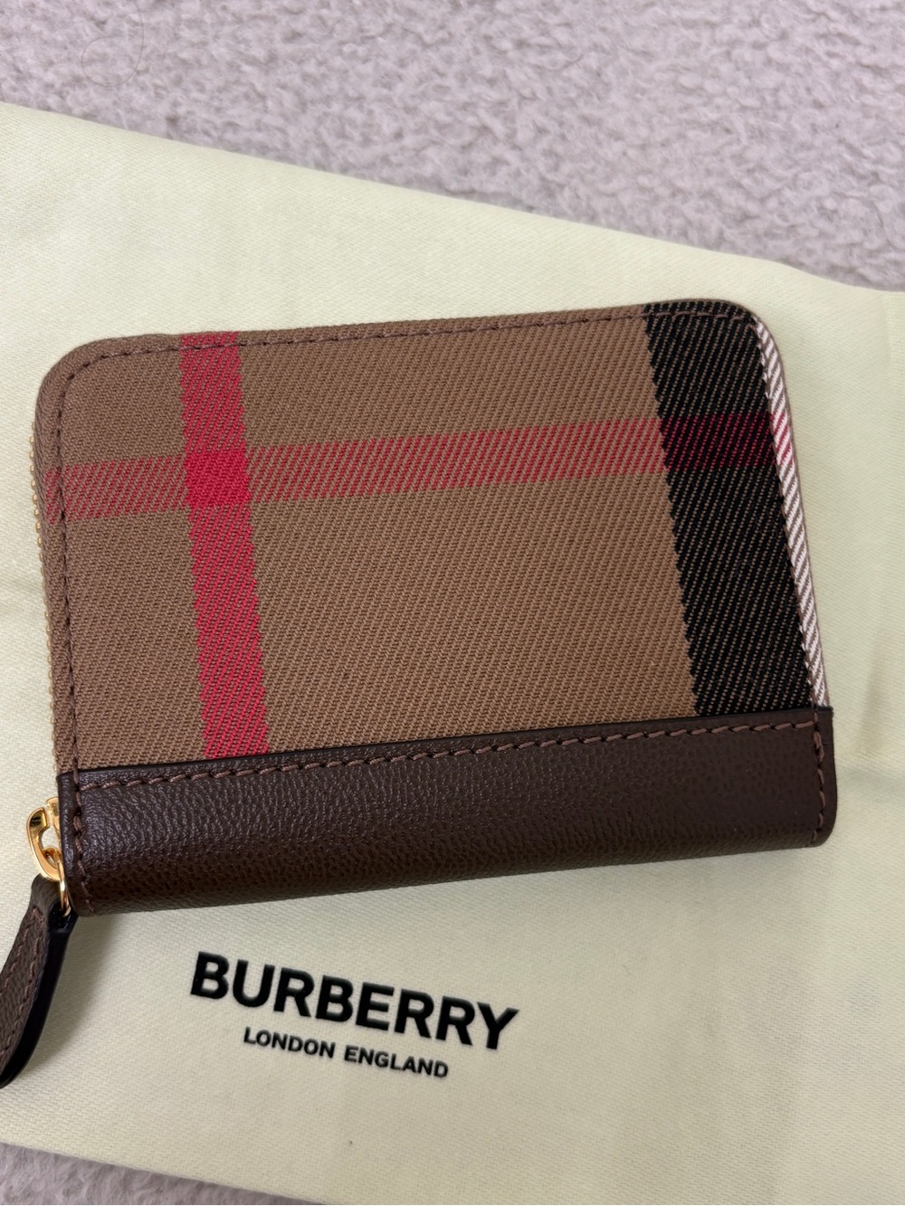 Burberry Ebony Brown and Black zip wallet New - Picture 4 of 6